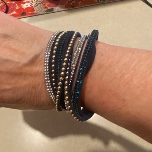 Lot of 6 Wrap Bracelets Bling Stubs Rhinestones Blue Brown Gray Tan Fits All - Picture 3 of 7